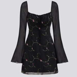 Mesh sweetheart neckline floral midi dress